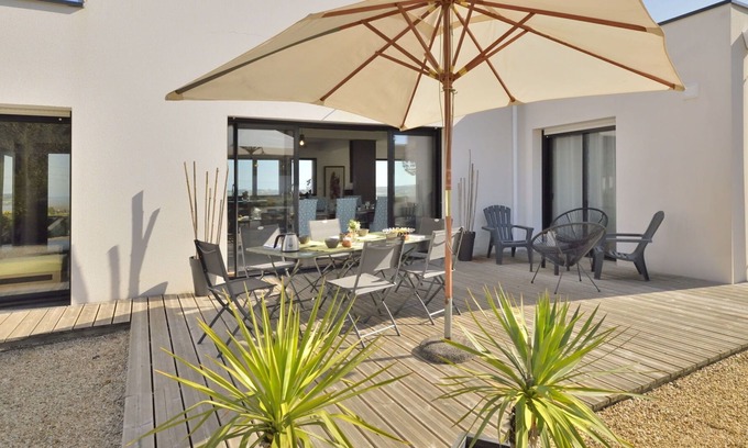 Langueux House | Beautiful private villa for 6 guests with WIFI, TV, terrace and parking