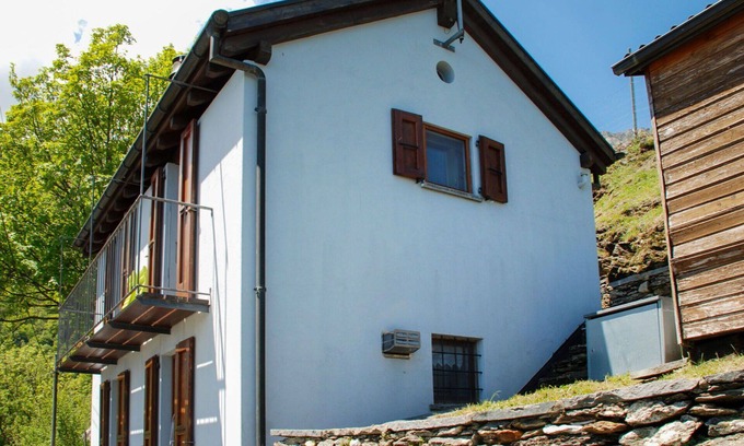 Brissago House | Beautiful private villa for 4 people with WIFI, patio, pets allowed, panoramic view and parking