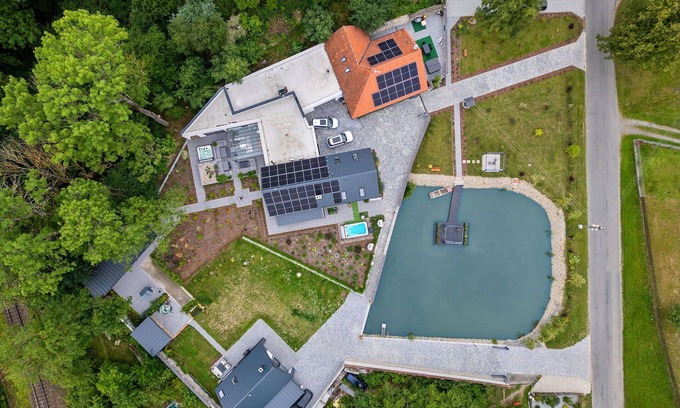 Dolni Laz House | Beautiful private villa for 8 people with WIFI, hot tub, TV, terrace, pets allowed and parking