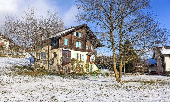 Lens House | Beautiful private villa for 10 guests with WIFI, TV, balcony and panoramic view