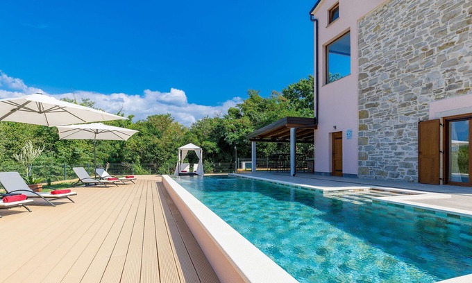 Radini House | Beautiful private villa for 8 people with WIFI, A/C, private pool, TV, terrace and pets allowed