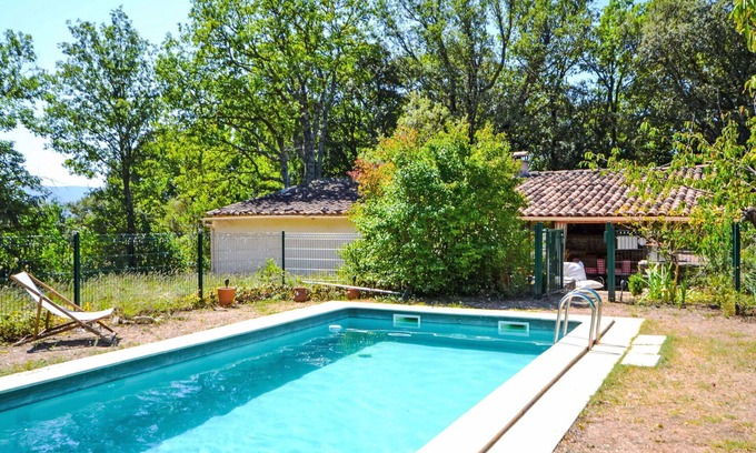 Apt House | Beautiful private villa for 5 people with private pool, WIFI, TV and patio