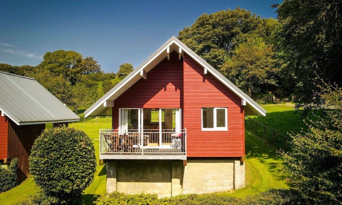 Fivelanes House | Beautiful private villa for 4 people with WIFI, hot tub, TV, patio, pets allowed and parking