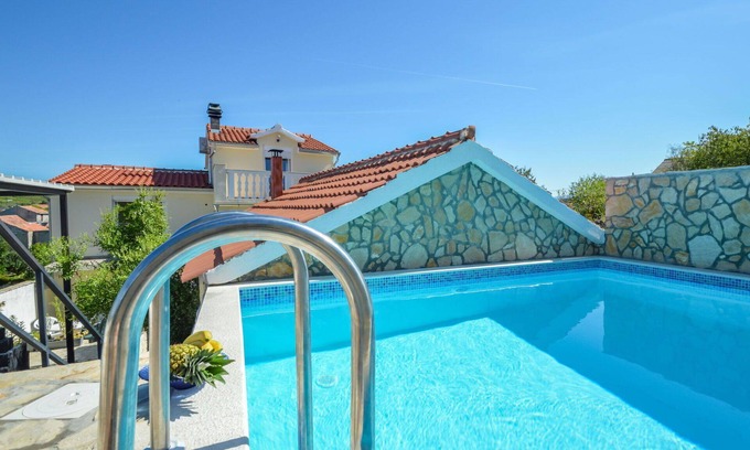 Sonkovic House | Beautiful private villa for 8 guests with private pool, WIFI, A/C, TV, terrace and parking