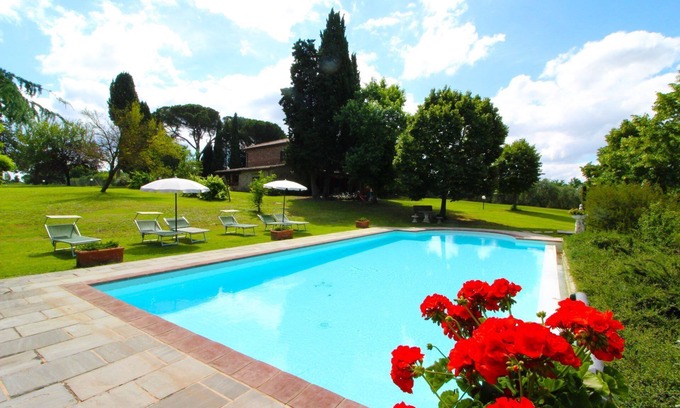 Le Piazze Villa | Beautiful private villa for 6 guests with private pool, TV and pets allowed