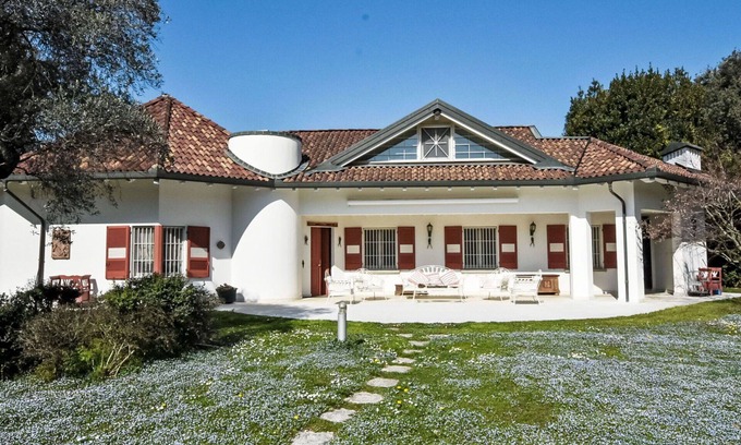 Rovato Villa | Beautiful private villa with private pool, A/C, WIFI, hot tub, TV, patio, pets allowed and parking