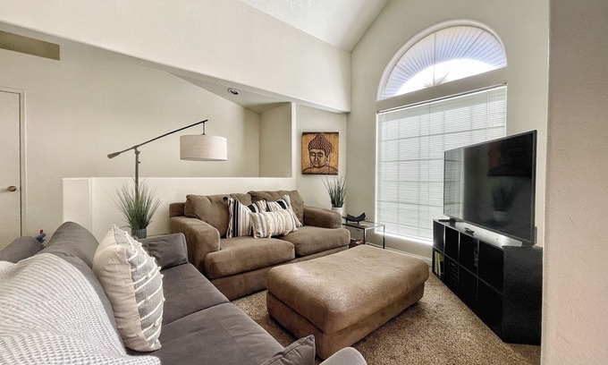 Camelback East Condo | Beautiful & Quiet 2 Bed Condo in Excellent Location!