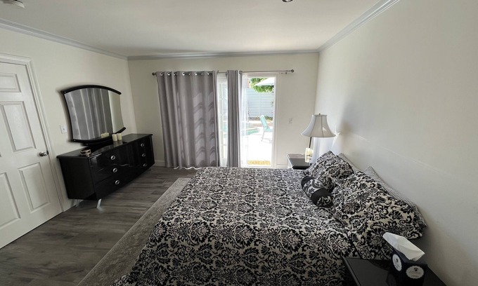 The Bird Streets Apartment | Beautiful, Quiet, Oasis in the heart of Sunset Strip.