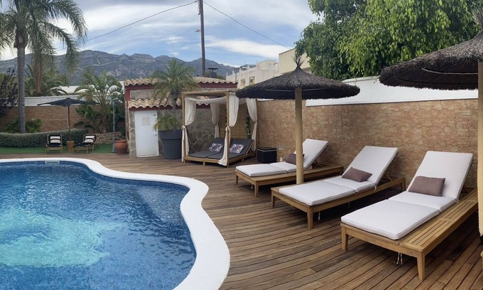 Alcanar Ski Chalet | Beautiful Relaxing Villa with Private Pool
