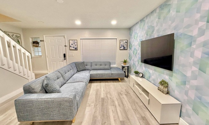 Meadow Woods House | Beautiful Remodeled 4 Bedroom House