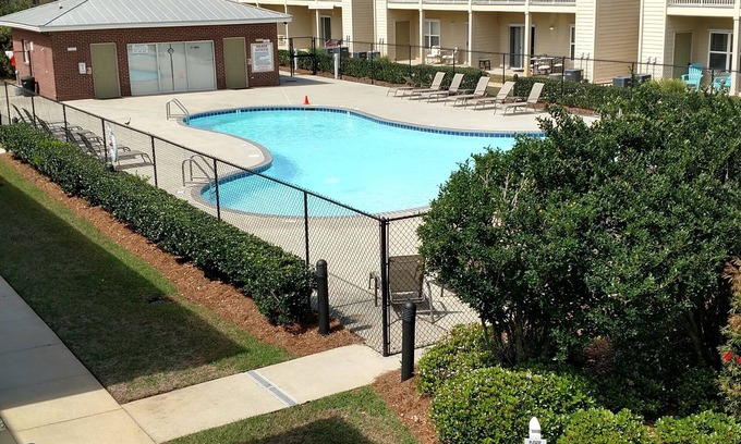 Gulf Shores Condo | Beautiful renovated condo in courtyard overlooking the pool 2nd floor