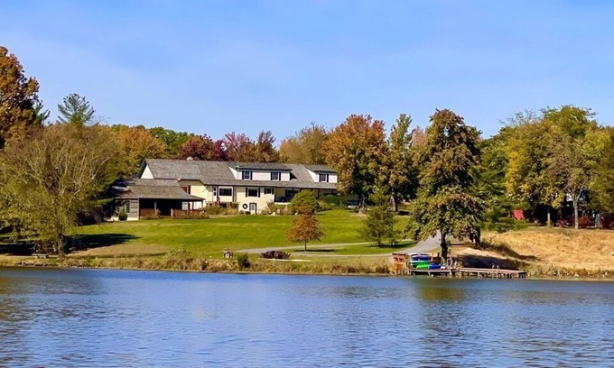 Wright City House | Beautiful resort-like property in rural Missouri on 185 acres