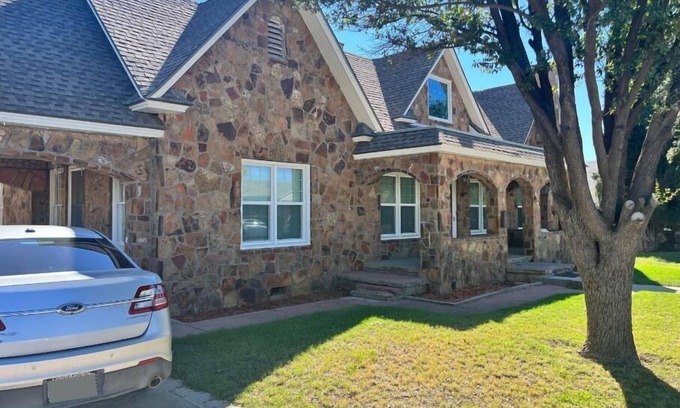 Monahans House | Beautiful Rockhouse