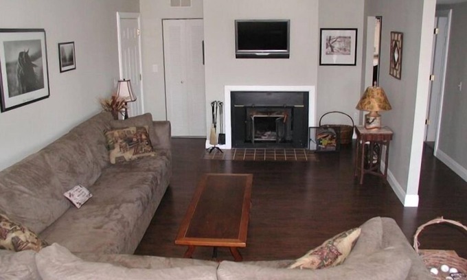 Bronston Condo | Beautiful Rustic 3BR Condo - Woodson Bend - Sleeps 14