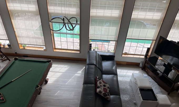 Palma Ceia West House | Beautiful S Tampa Home W/Heated Pool & Jacuzzi, Wi-Fi, Cable, DVD, pingpong,