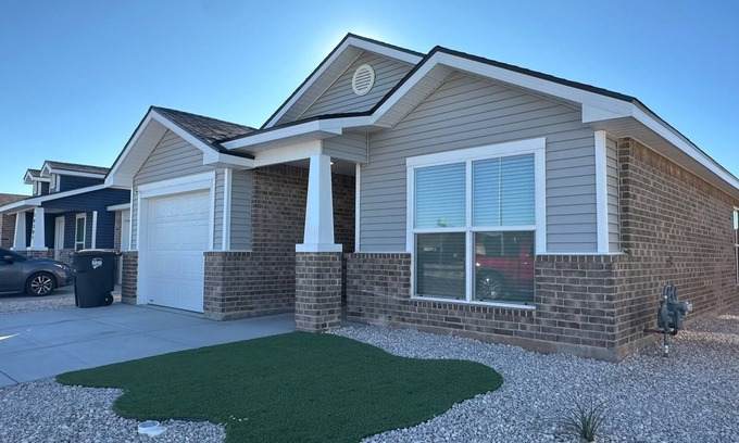 Odessa House | Beautiful, Safe, and Cozy 3-Bedroom Home in North Odessa: The Paris Escape