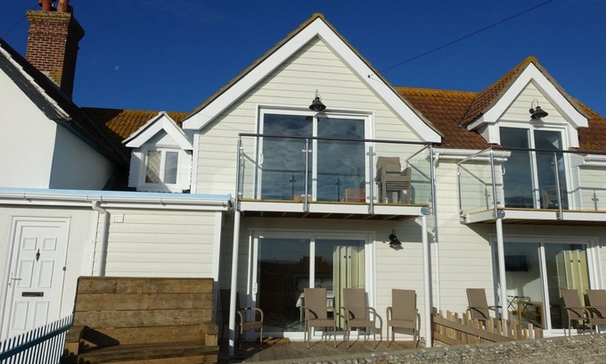 Selsey House | Beautiful Seafront Beach House