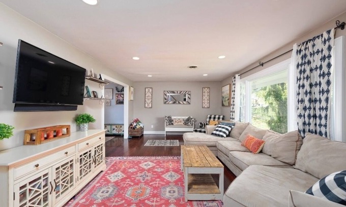 Brick House | Beautiful Shore Retreat with Pool