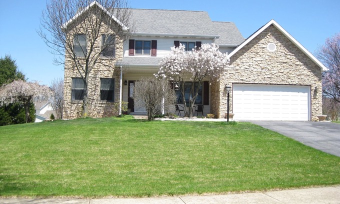 State College House | Beautiful Spacious 4 bedroom home near Penn State University