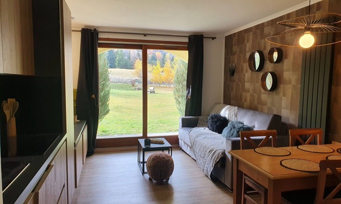 La Salle-les-Alpes Apartment | Beautiful studio at the foot of the slopes for 4-5 people