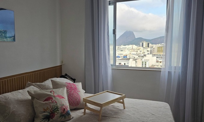 Catete Apartment | Beautiful Studio with Sugarloaf Mountain View. Easy access to tourist attractions, subway and SDU.