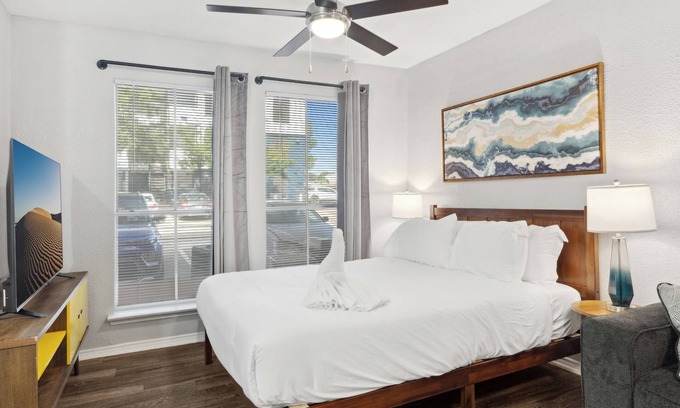 University Hills and Windsor Park Apartment | Beautiful Studio in University Hills 6736