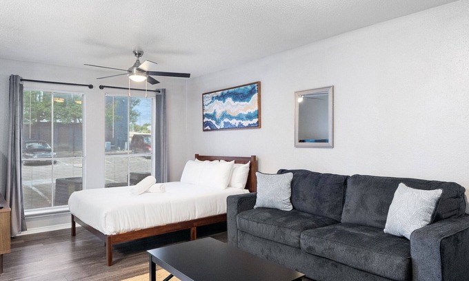 University Hills and Windsor Park Apartment | Beautiful Studio in University Hills 9443