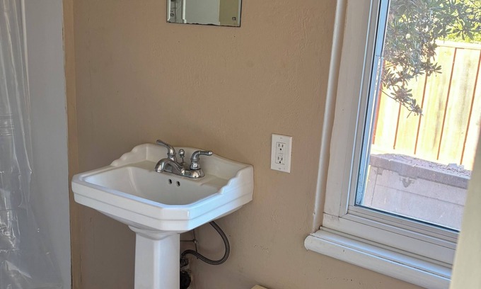 Castro Valley Apartment | Beautiful Studio with private bath and private entry close to Bart