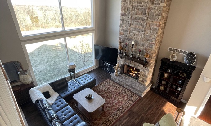 Washington House | Beautiful Sunrise, Rural, close to town, near wineries, next to Sunset Bluffs!