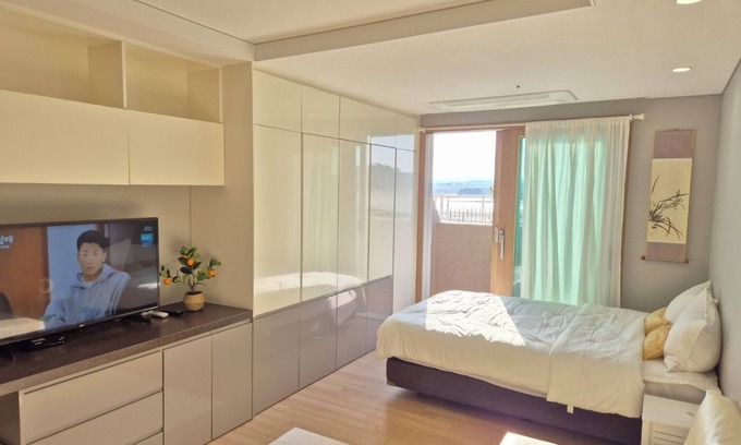 Seongsan Apartment | Beautiful Sunset view in Seongsan Ilchulbong