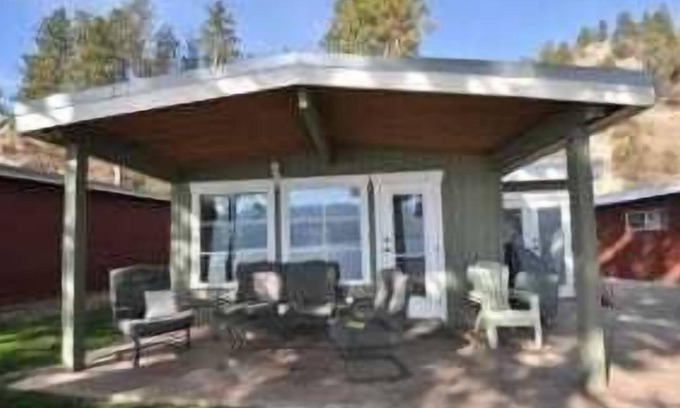 Central Okanagan Cabin | Beautiful Three Bed Lakefront Cabin - Seclusion Bay (Cabin #7)