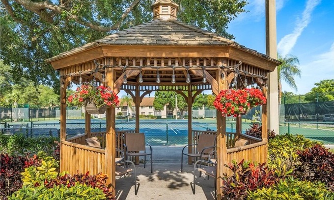 Biggar Condo | Beautiful top-floor corner unit with large lanai overlooking golf course & pond.