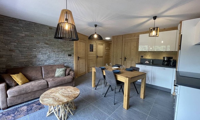 Saint-Sorlin-d'Arves Apartment | Beautiful top of the range 4-person flat in the heart of the village