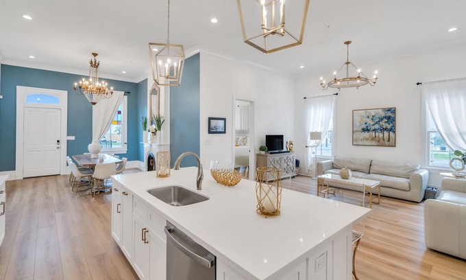 Faubourg Marigny House | Beautiful Totally Renovated Historic Home in Marigny Triangle, Crtyard, 3blk FQ