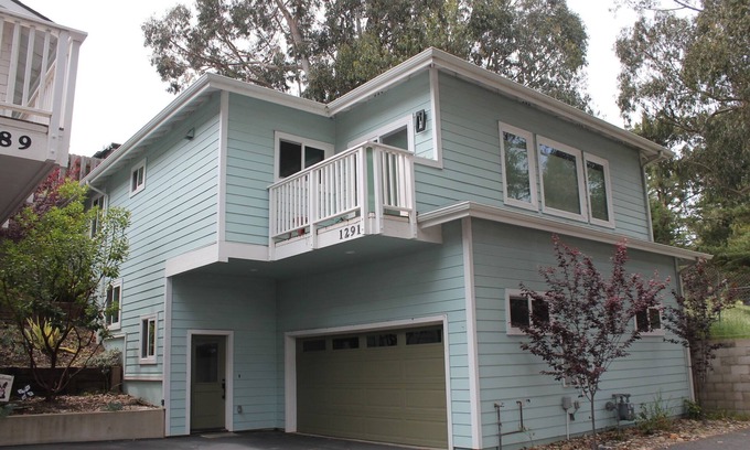 Morro Bay House | Beautiful Townhome in Downtown Morro Bay
