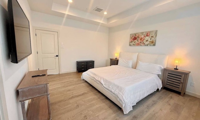 OST - South Union House | Beautiful Townhome near Downtown HTX & Med Center