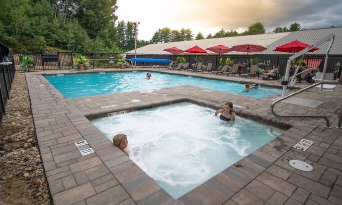 North Conway Condo | Beautiful townhome on Mt Cranmore-pool-hot tub & alot of fun amenties.