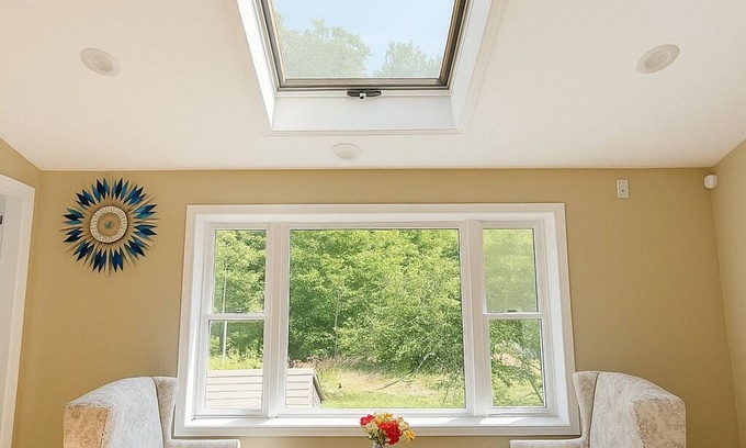 Sharon House | Beautiful two-bedroom residence nestled in the lovely town near Boston