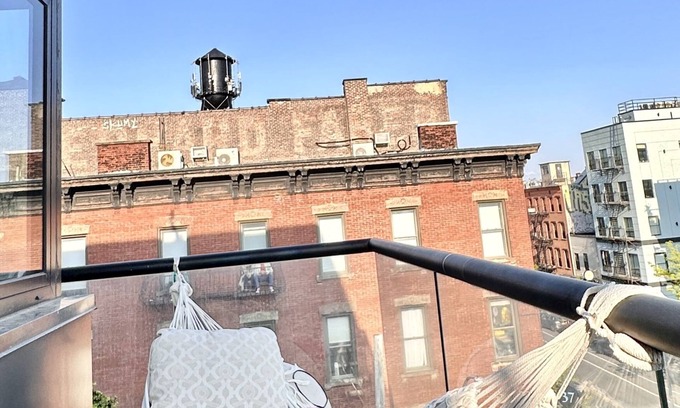 Greenpoint Apartment | Beautiful two bedroom in heart of Greenpoint!