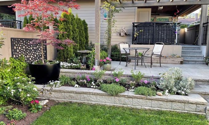 Central Lonsdale House | Beautiful two-storey North Vancouver half-duplex, easy access to downtown.