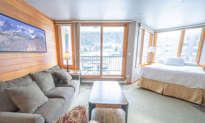 Lakeside Village Condo | Beautiful Unit with lake views and a free shuttle