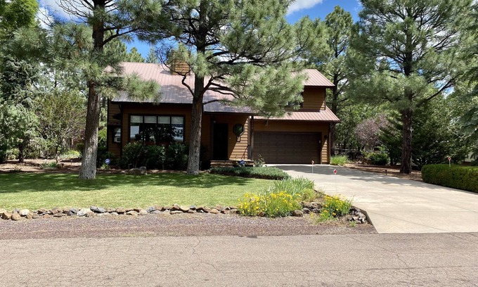 Show Low House | Beautiful vacation home, adjacent to Pinetop/Lakeside area