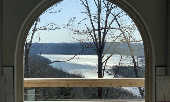 Garfield Ski Chalet | Beautiful Views! New chalet (cabin) in Ozark Mountains on Beaver Lake!