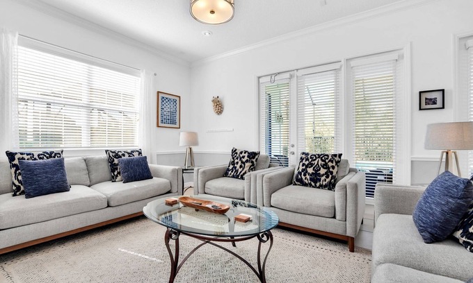 Bay Lake House | Beautiful views/WALT DISNEY WORLD 10 MINS/EXQUISITE/PRIVATE POOL AND SPA