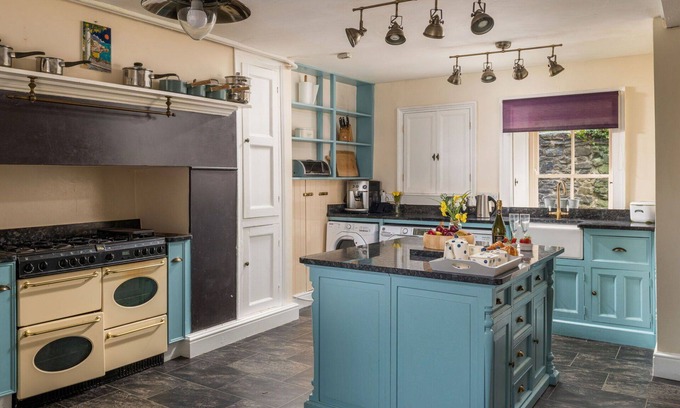 Llanrwst House | Beautiful villa for 16 guests with WIFI and pets allowed