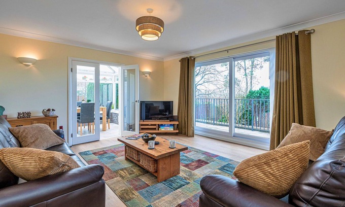 Dyserth House | Beautiful villa for 4 people with WIFI, hot tub and terrace