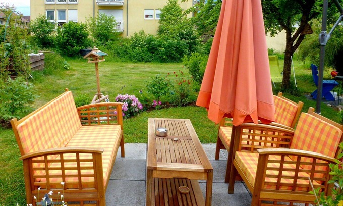 Huefingen House | Beautiful villa for 6 guests with WIFI, TV, patio, pets allowed and parking