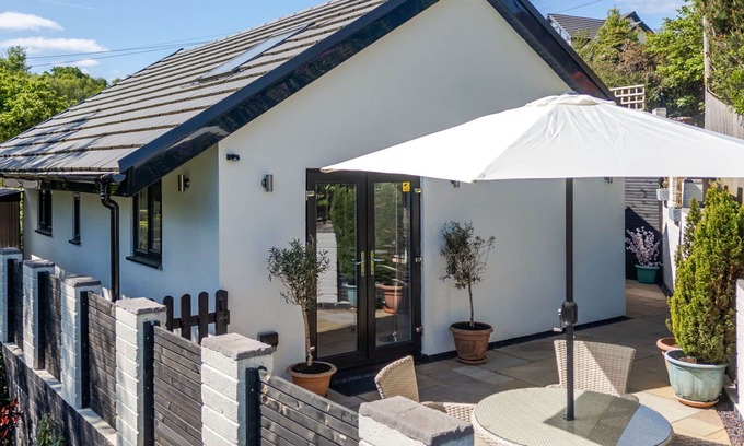 Newbridge House | Beautiful villa for 4 guests with WIFI, terrace and pets allowed