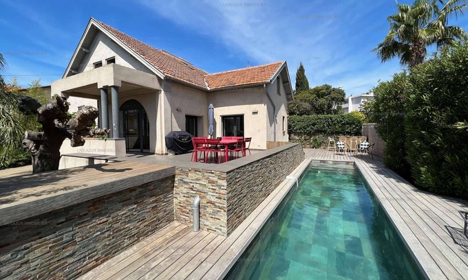 Sanary-sur-Mer House | Beautiful villa with swimming pool at walking distance from the center and the beach for 10