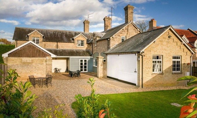 Tilney Fen End House | Beautiful villa for 11 guests with WIFI and TV